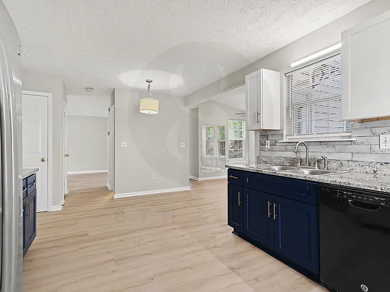 1090 Winter Park Ln — Photo 13