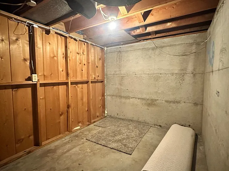 709 Schons Pl — Photo 20