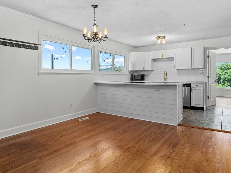 969 Henderson Ave — Photo 18