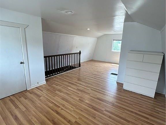 3rd image of 104 Lynnwood Ave