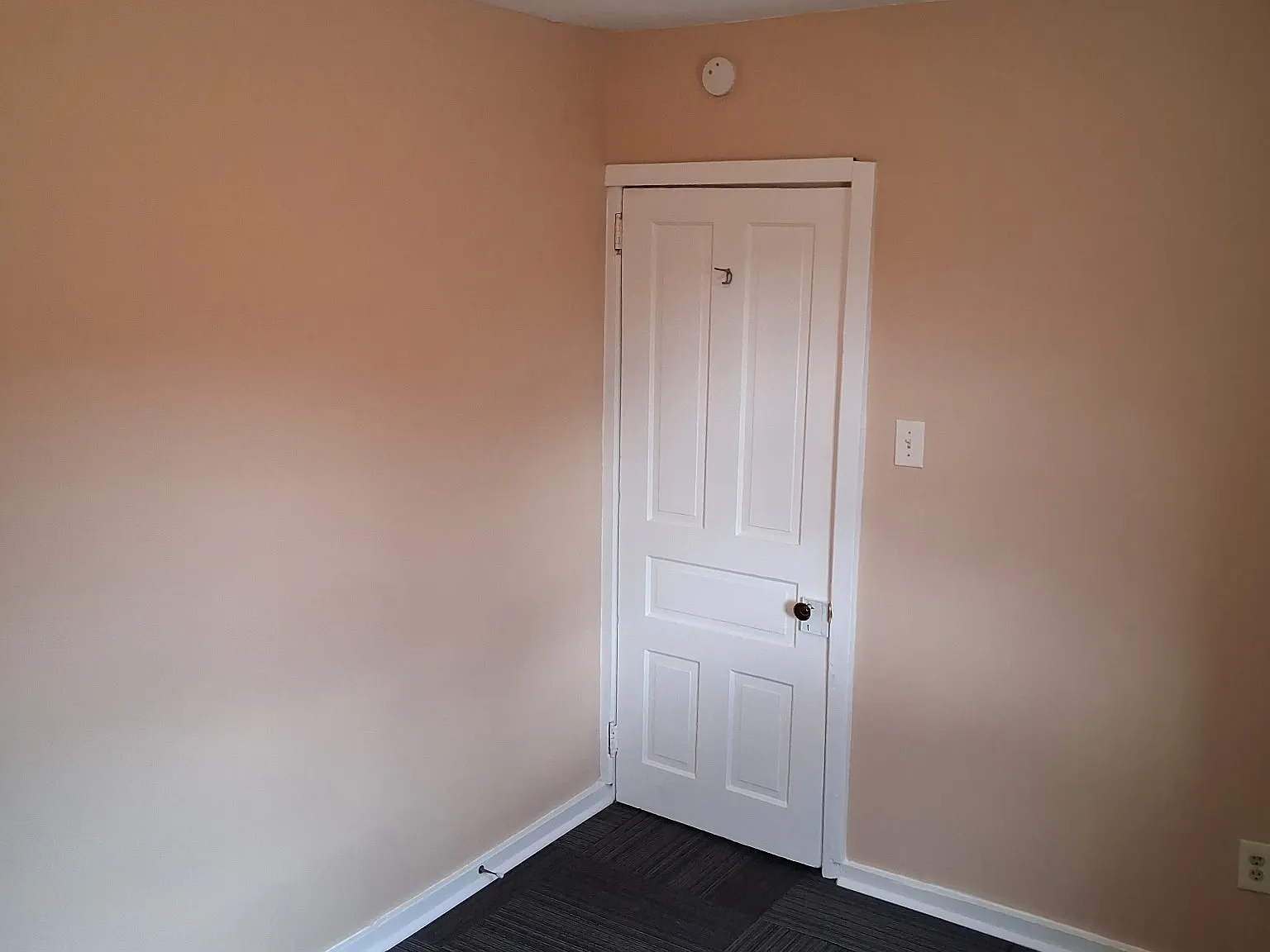 3 bed, 1008 sqft, $1,600 — Photo 2