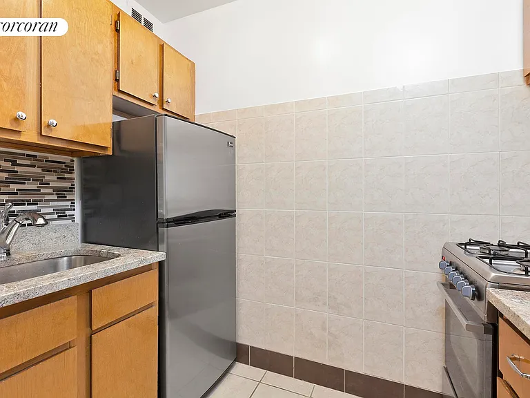 114 Suffolk St #3B — Photo 3