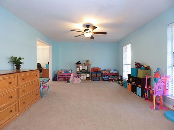 4th image of 8215 Roebourne Ln