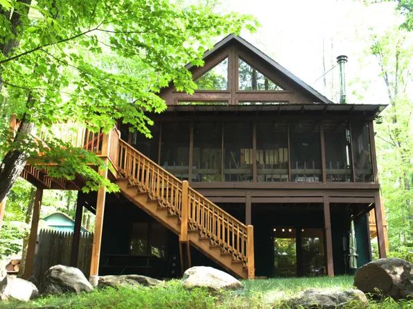 352 Four Seasons Dr, Drums, PA 18222