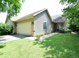 1002 Sunset Dr #1, Delafield, WI 53018
