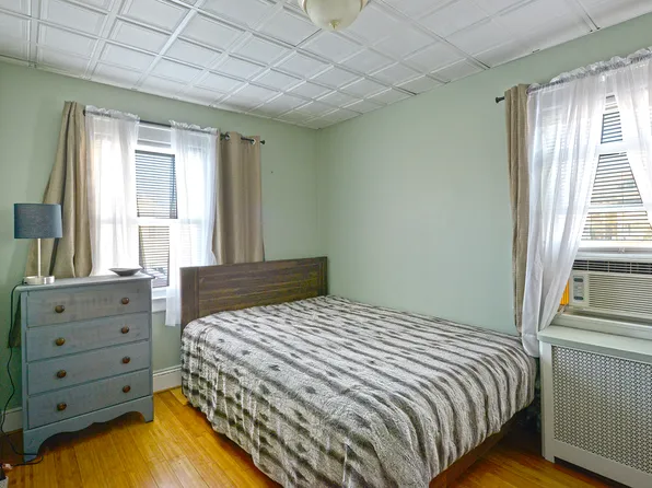 92-49 Springfield Boulevard image 8 of 12