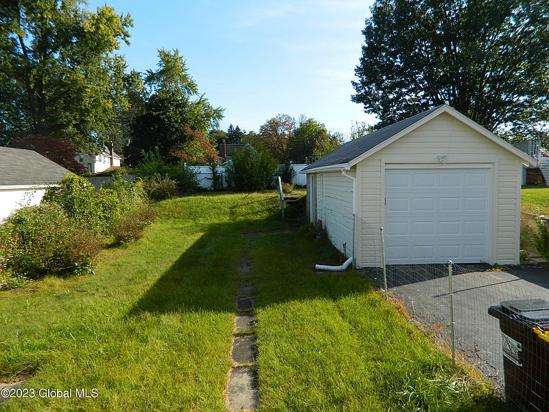 3rd image of 2046 Oaklawn Avenue