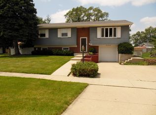 6610 Deerpath Ln, Hanover Park, IL 60133