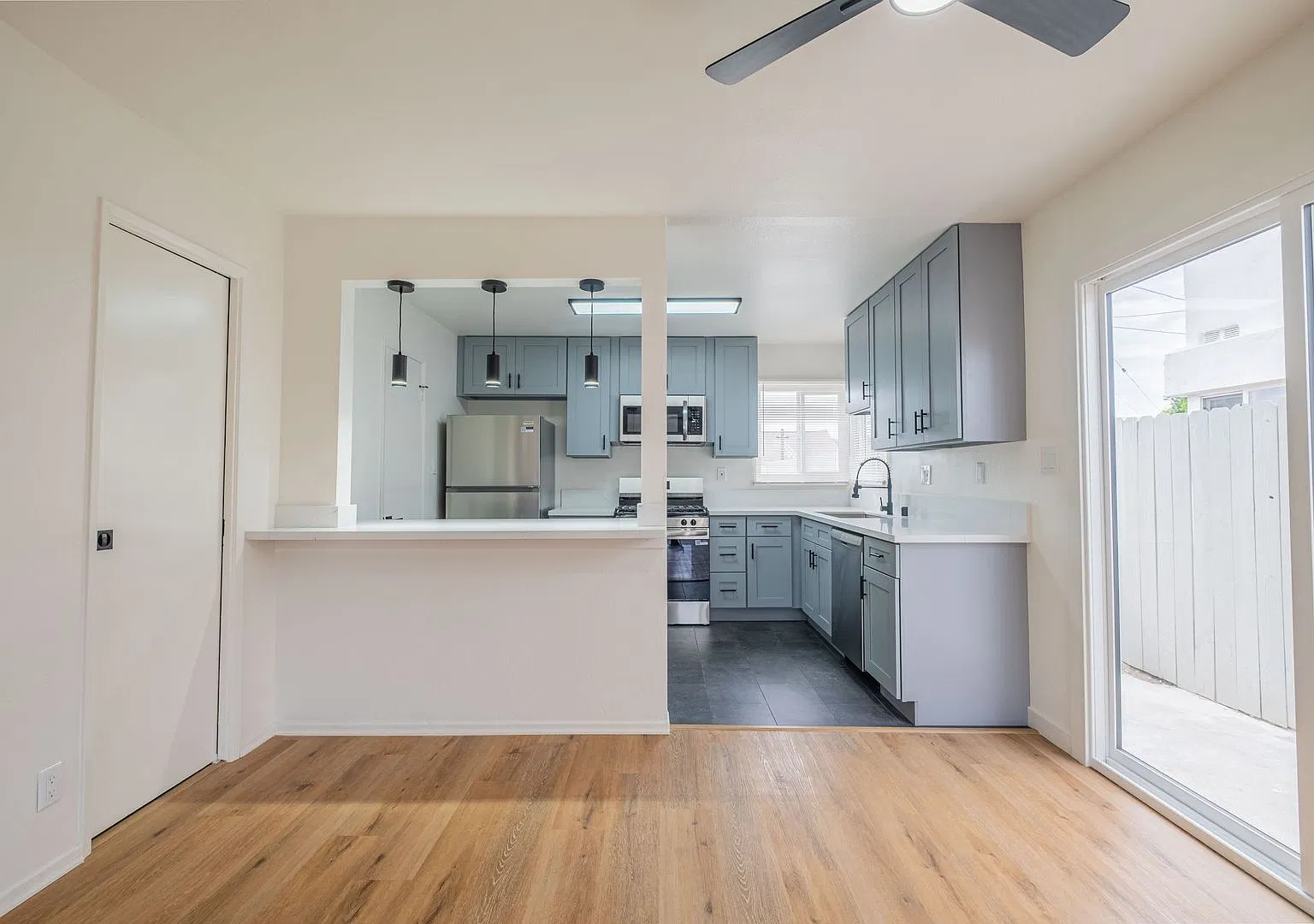 Del Amo Residences — Photo 4