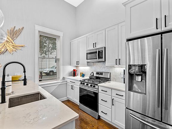 4th image of 85 Bridge St Unit 3
