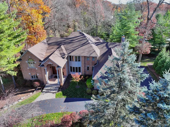 7285 Hiddenbrook Ln, Bloomfield Hills, MI 48301