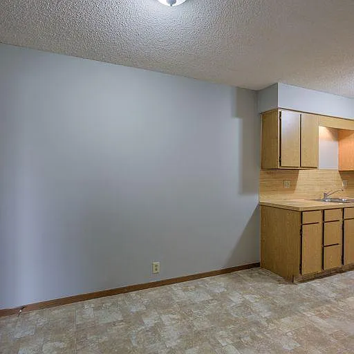 10827 Blondo St — Photo 2