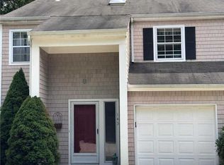 143 Boathouse Ln, Bay Shore, NY 11706