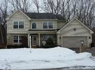 445 Oak Grove Cir, Wauconda, IL 60084