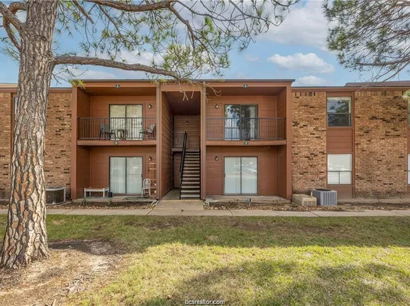 904 University Oaks Blvd, College Station, TX