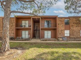 904 University Oaks Blvd