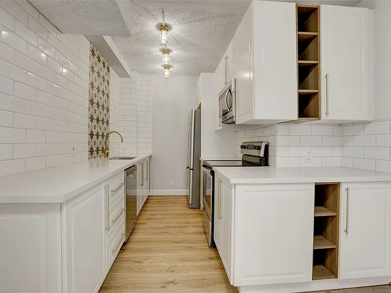 1400 Hermann Dr #15D — Photo 3