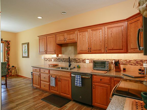 2nd image of 333 Valley View Dr