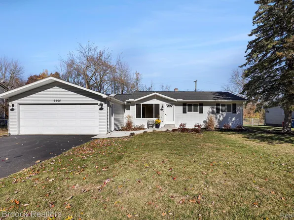 6604 Doyon Dr N, Waterford, MI 48327