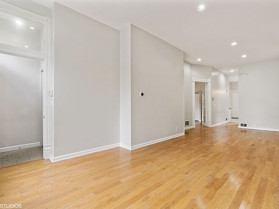 5th image of 2029 N Sheffield Ave APT 1