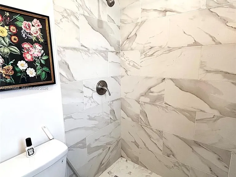 740 SW 7th St #3 — Photo 7