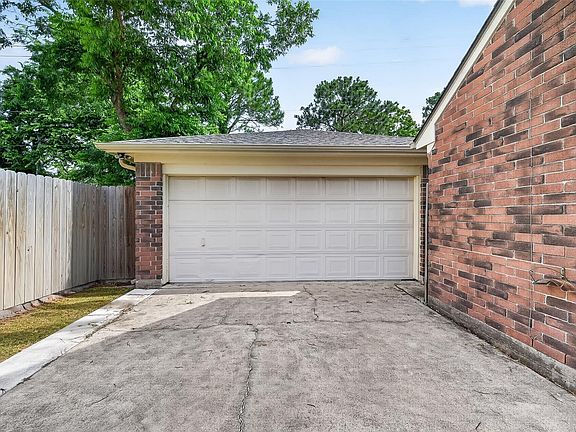 4th image of 5209 Spring Circle Dr
