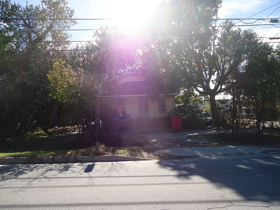2nd image of 502 Elm St