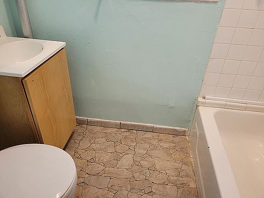5th image of 443 16th St APT 2R