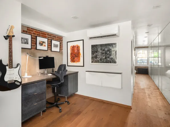 310 East 51st Street image 4 of 16