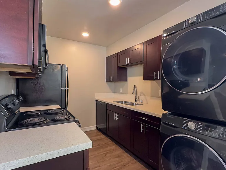 3423-3425 3443 Marlborough Ave — Photo 5