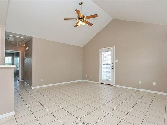 3rd image of 3608 Hollyhock St