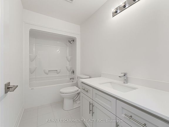5th image of 10 Clear Valley Ln