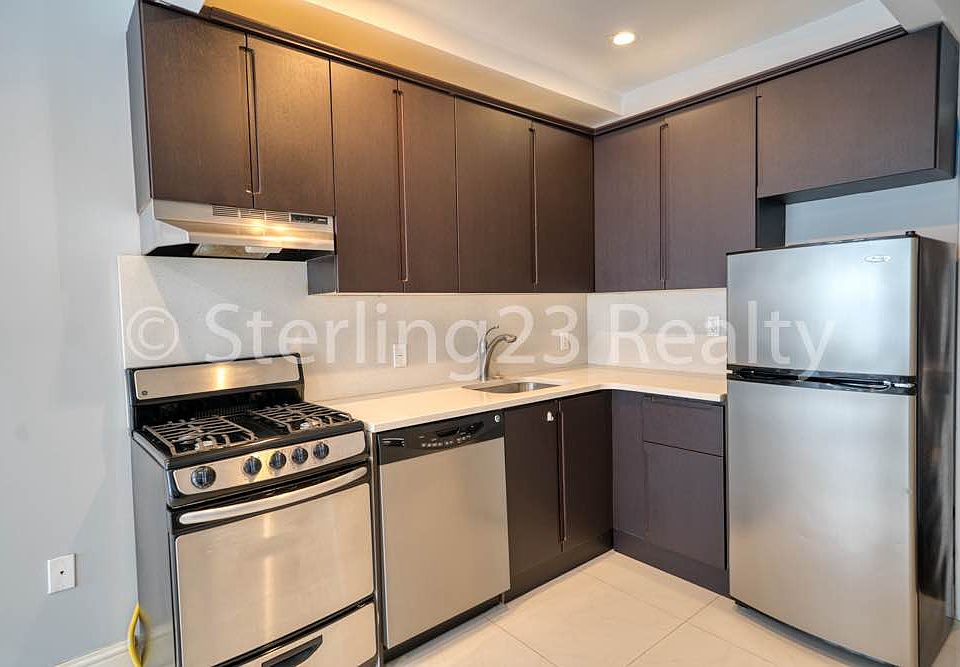 1st image of 2556 38th St #1F