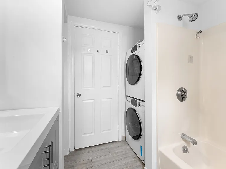 224 W 6th St #1 — Photo 9