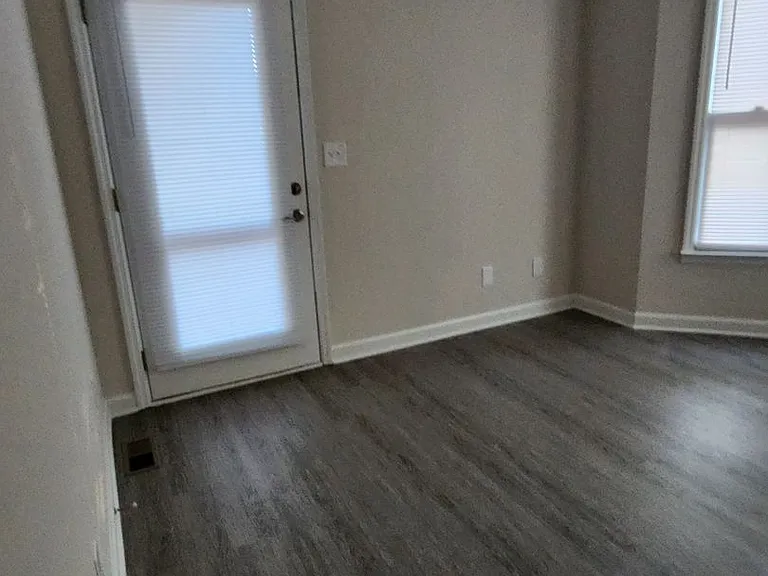 5598 Lockridge Rd — Photo 12