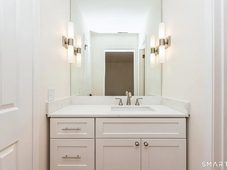 33 Strathmore Ln #33 — Photo 24