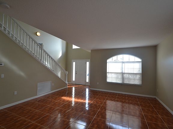 3rd image of 250 Abbotsbury Dr