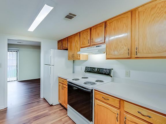 3rd image of 3573 Laredo Dr #3538
