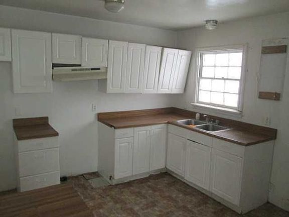 4th image of 3557 N Sherman Dr