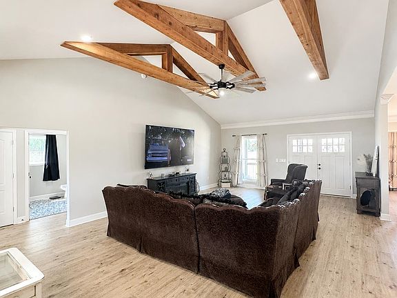 5th image of 520 Cloverleaf Cir