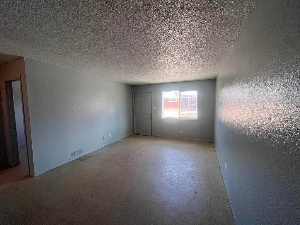 2 bed, 1.0 bath, 780 sqft, $999 — Photo 3