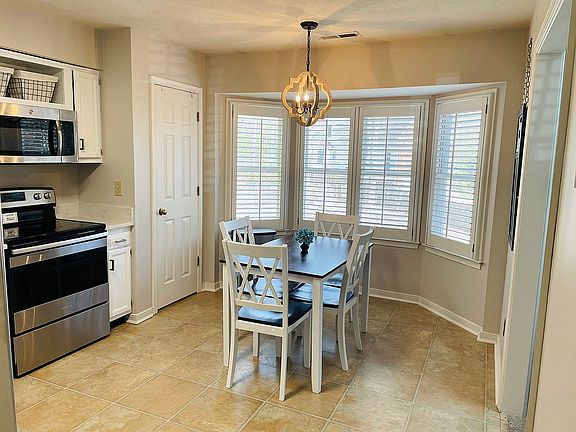 5th image of 10229 Guenevere Ct