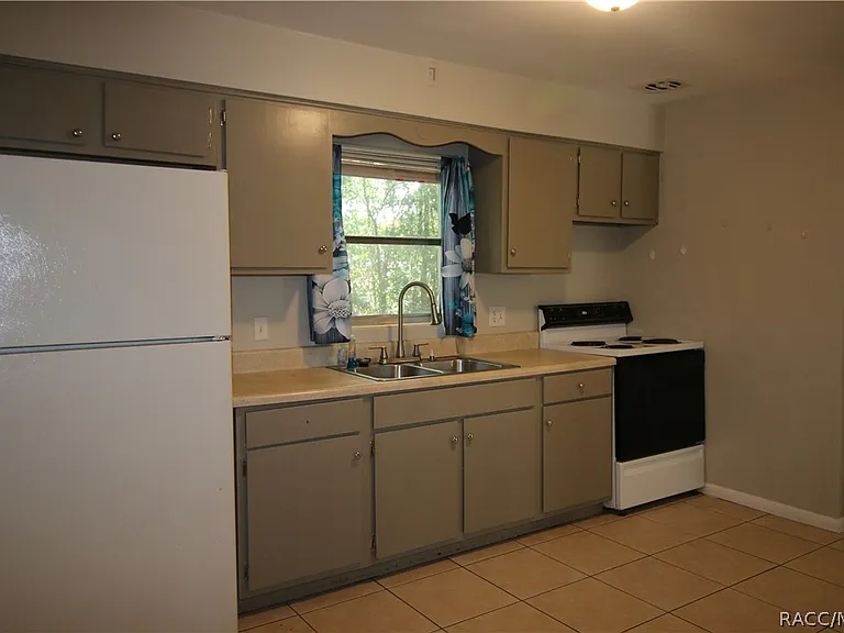 13 S Washington St — Photo 12