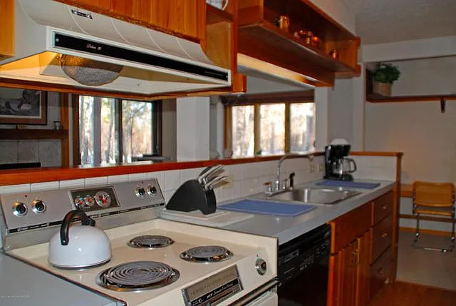 3414 Bearberry 4455 Berry Dr — Photo 6