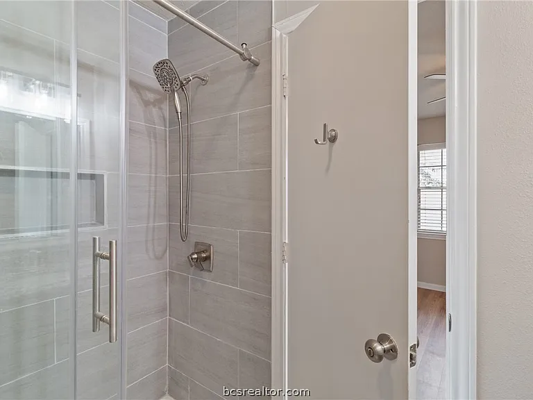 2100 Southwood Dr #24 — Photo 7