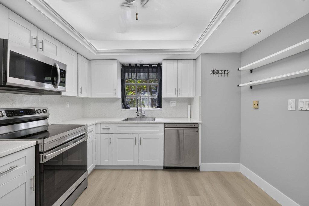 3107 N Palm Aire Drive, photo 9