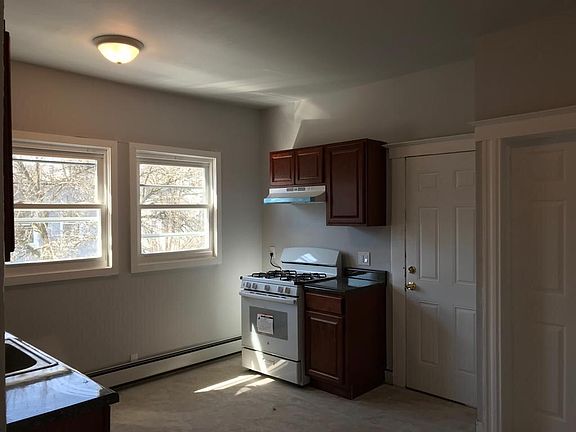 4th image of 222 Elmwood Ave APT 4