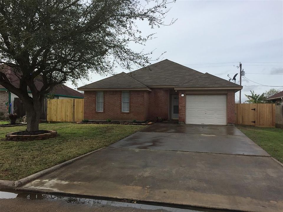 1st image of 2705 Clara Ln