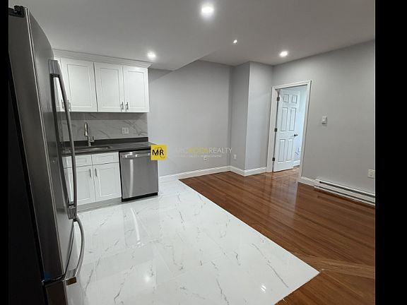 2nd image of 472 Commonwealth Ave APT 6