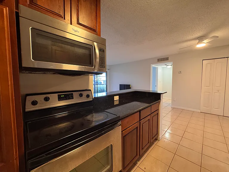 809 NE 199th St #105-7 — Photo 30